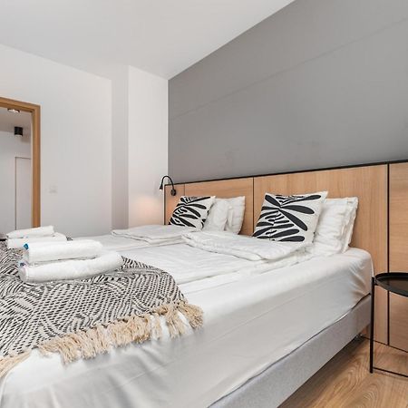 Zamoyskiego 37 By Homeprime Warszawa Exteriör bild